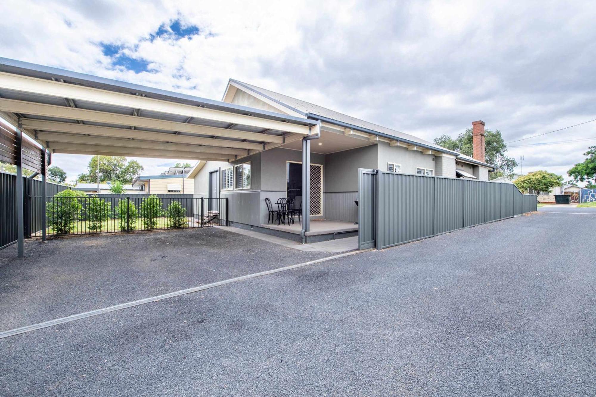 South Dubbo Hideaway - Pet Friendly Villa Eksteriør bilde